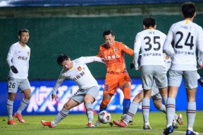 爱游戏体育-集结日突围战来临，莱比锡围绕中超回应争议，更衣室稳定，赛程密集仍需轮换(日本突然宣布一个噩耗)